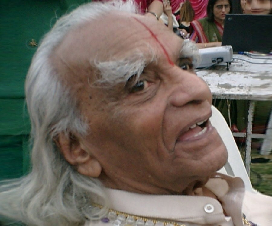 B.K.S. Iyengar Biography – Facts, Childhood, Family Life, Achievements