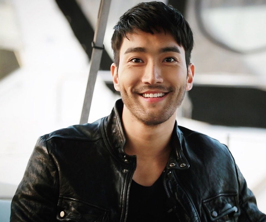 Choi Si-won Biography - Facts, Childhood, Family Life & Achievements of South Singer