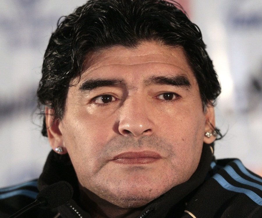 Diego Maradona Biography - Childhood, Life Achievements & Timeline