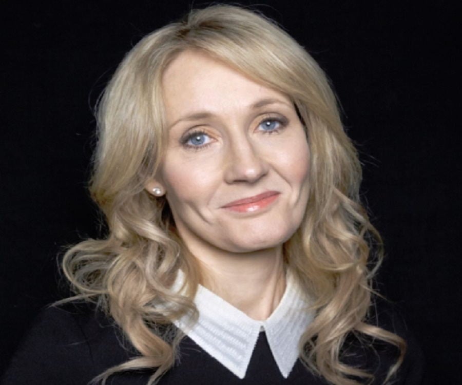 biography of jk rowling in 300 words