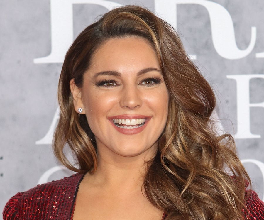 Kelly Brook Biography - Facts, Childhood, Family Life & Achievements