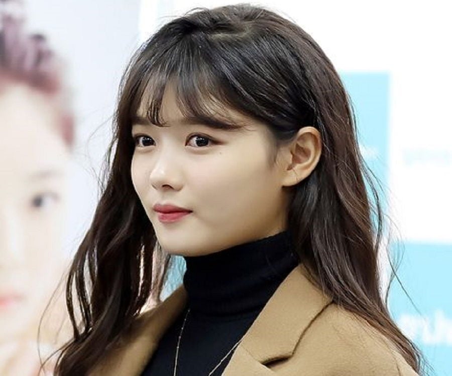 Kim Yoojung Biography Facts, Childhood, Family Life & Achievements