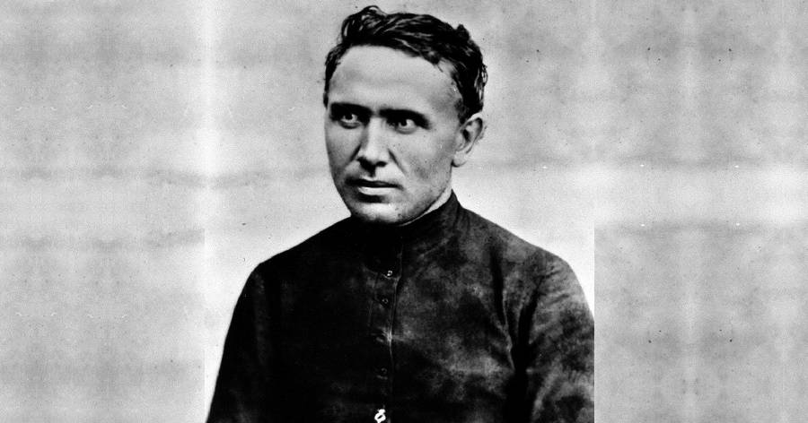 Father Damien Biography - Facts, Childhood, Family Life & Achievements