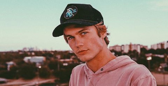 Neels Visser Biography - Facts, Childhood, Family of Actor 