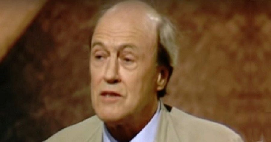 Roald Dahl Biography - Childhood, Life Achievements & Timeline