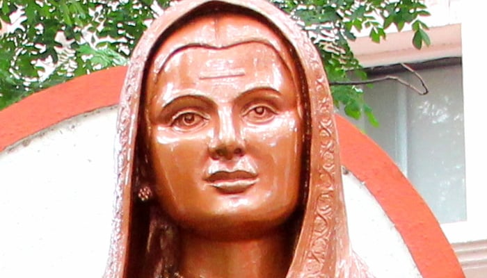 Savitribai Phule Biography – Facts, Childhood, Life History ...