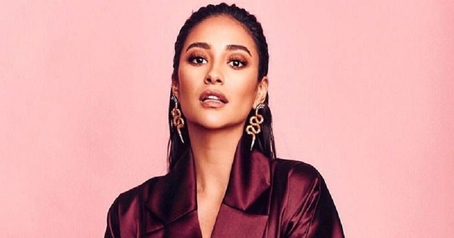 Shay Mitchell Biography - Facts, Childhood, Family Life & Achievements