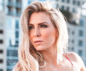 Charlotte Flair Biography - Facts, Childhood, Family Life ...