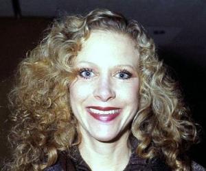 Connie Booth Biography
