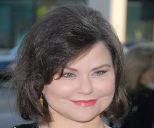 Delta Burke Biography - Facts, Childhood, Family Life & Achievements
