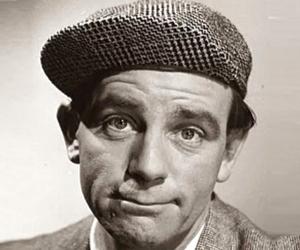 Norman Wisdom Biography - Facts, Childhood, Family Life & Achievements